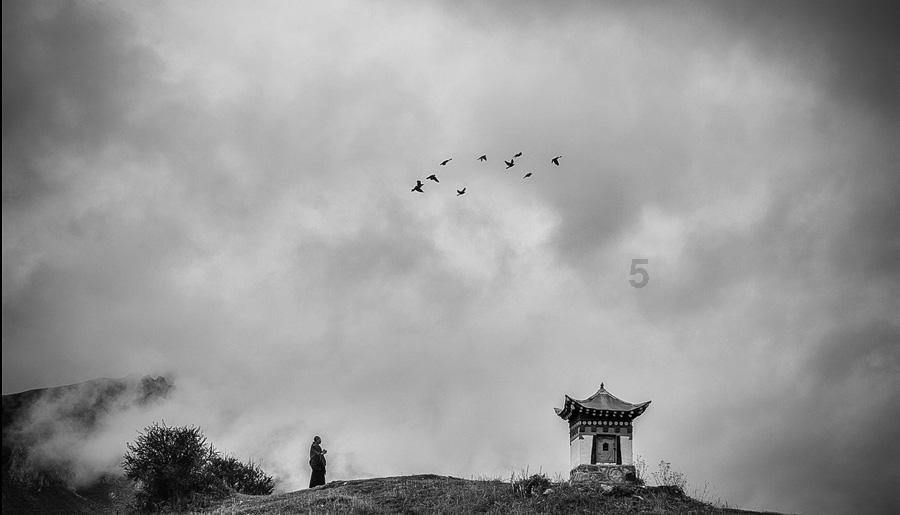 逃离拇指山地