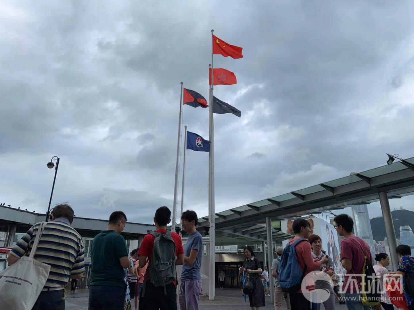 贝索斯妻子和哈里同拿“航空活传奇”奖？！网友群嘲：丢死个人