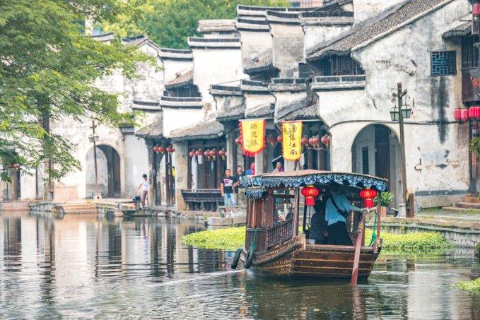马斯克认为美国领导层正在积极推动非法移民